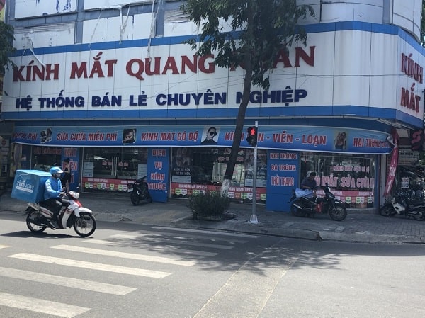 Mẫu Biển Quảng Cáo Kính Mắt Đẹp Năm 2025