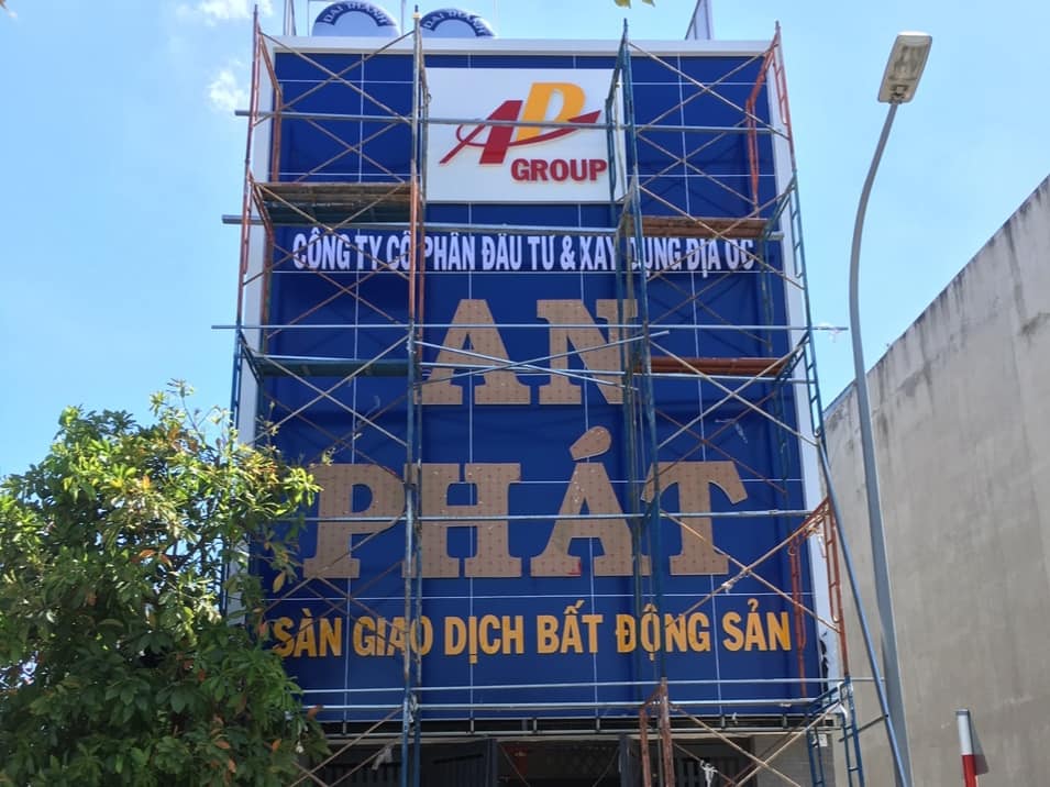 Thi Công Bảng Hiệu Công Ty Bất Động Sản Chuyên Nghiệp