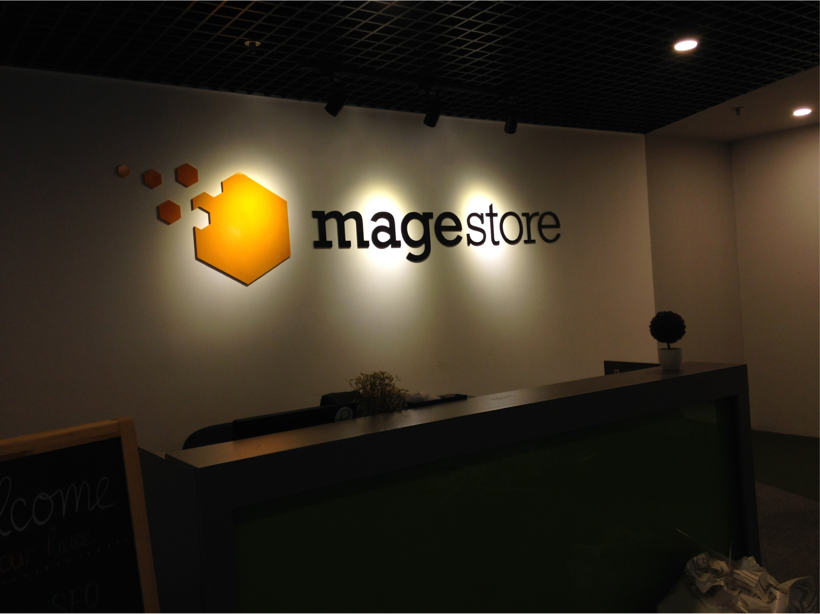 Mẫu Biển Quảng Cáo Hộp Đèn LED Đẹp Năm 2025