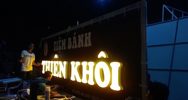 Thi Công Bảng Hiệu Tiệm Bánh Đẹp, Thu Hút Khách