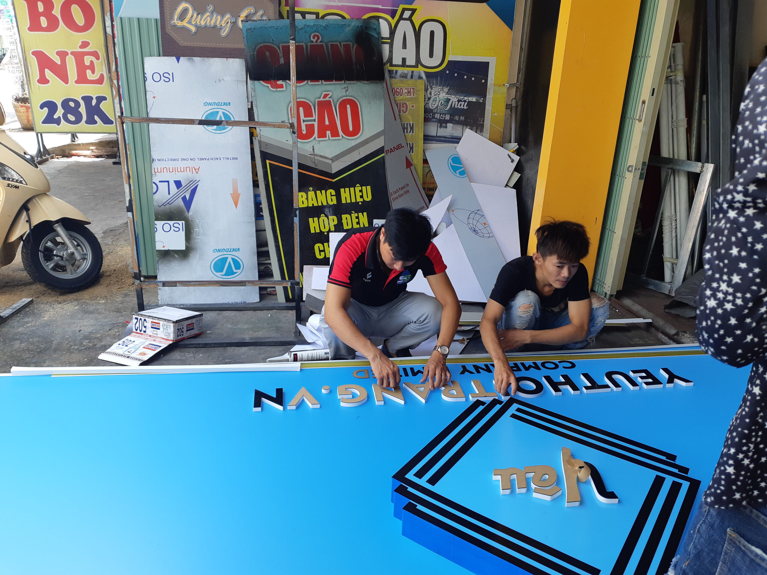 Mẫu Bảng Hiệu Decal Đẹp Năm 2025