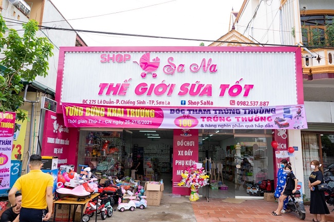 Biển Quảng Cáo Mẹ Và Bé Đẹp, An Toàn, Dễ Thương