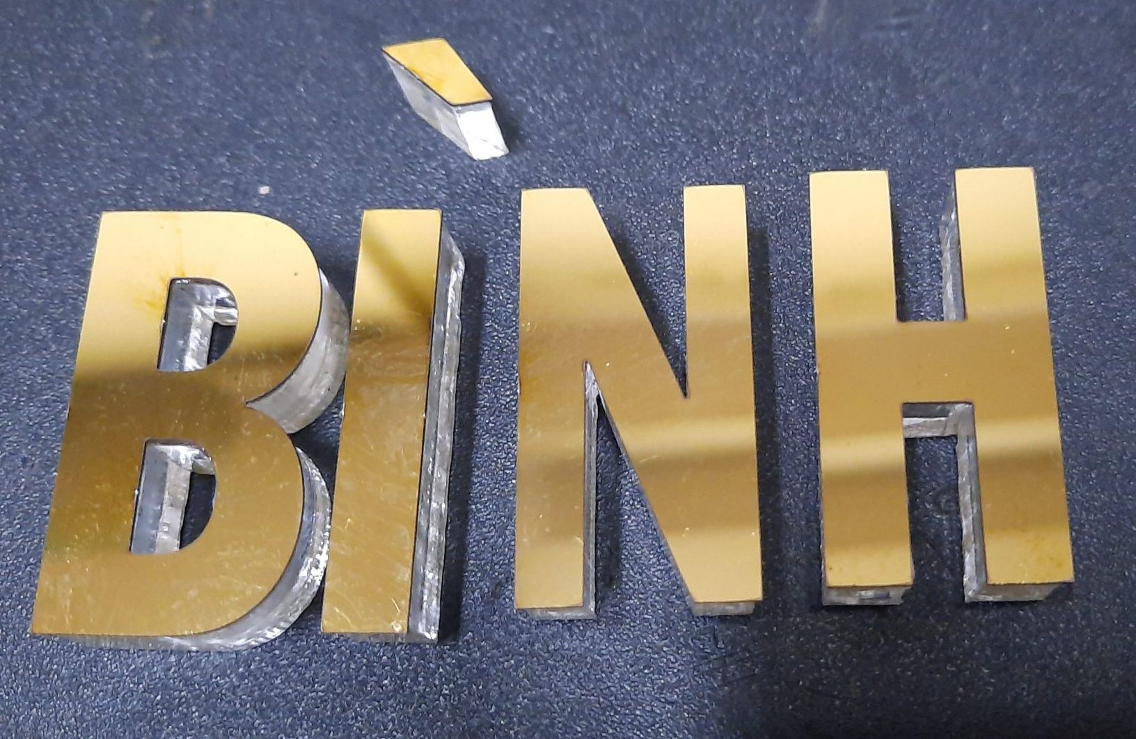 Chữ Inox Vàng Gương Đẹp