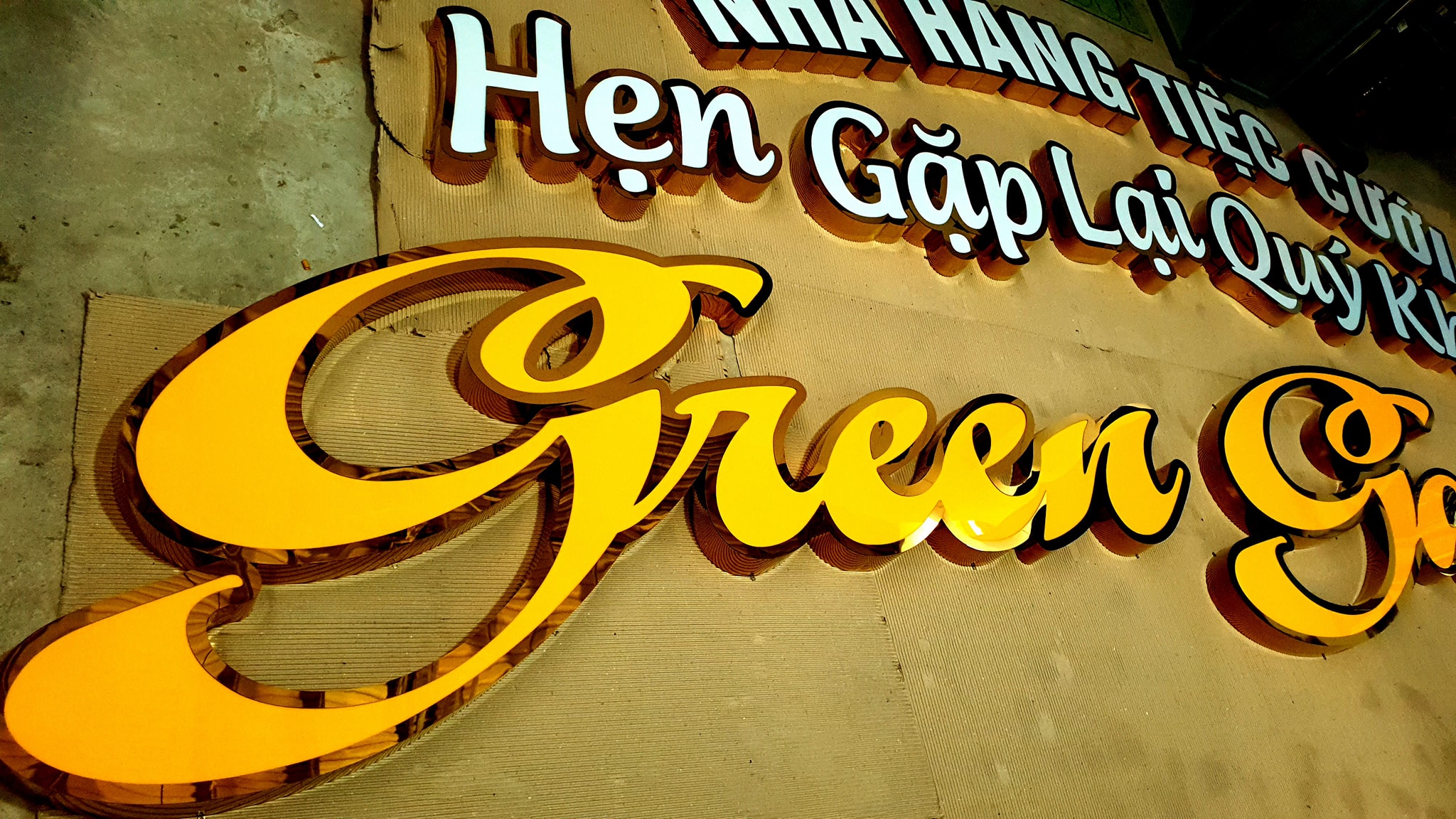 Chữ Inox Vàng Gương Đẹp