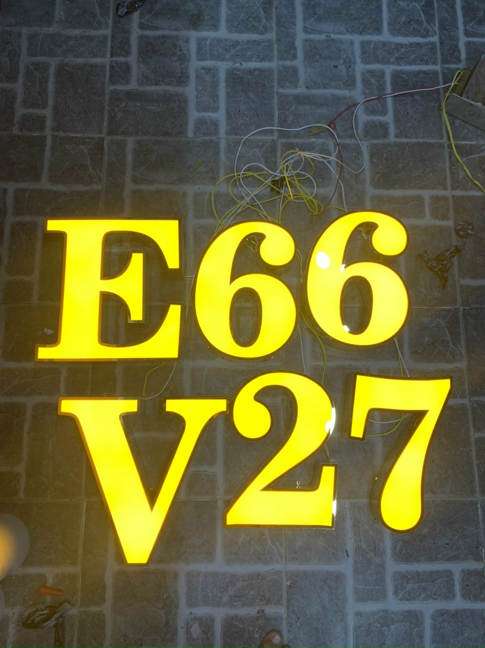 Thiết Kế Chữ Inox Vàng Gương Sang Trọng, Cao Cấp