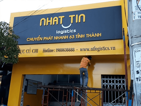 Mẫu Bảng Hiệu Alu Chữ Nổi Mica Đẹp Năm 2026