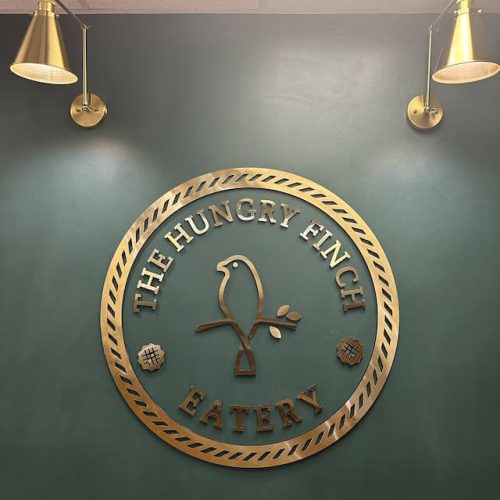 Mẫu Bảng Hiệu Alu Chữ Nổi Inox Vàng Gương Đẹp Năm 2026