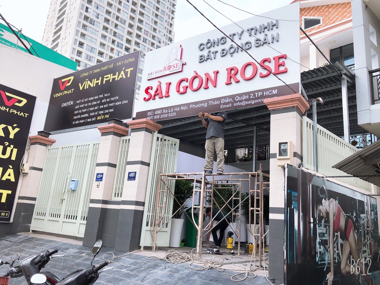 Thi Công Biển Hiệu Alu Chữ Nổi Mica Đẹp