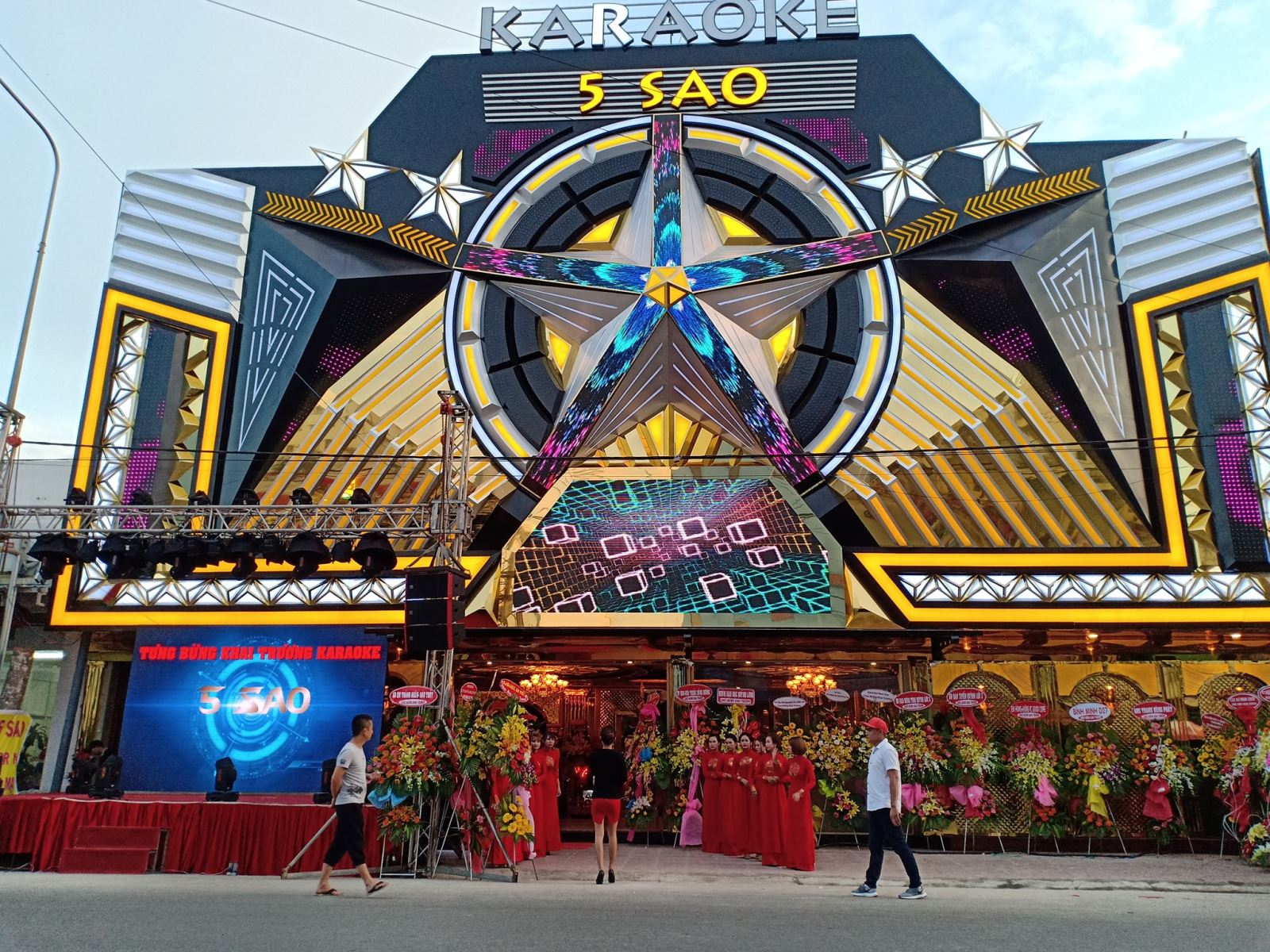 Thi Công Bảng Hiệu Karaoke Đẹp