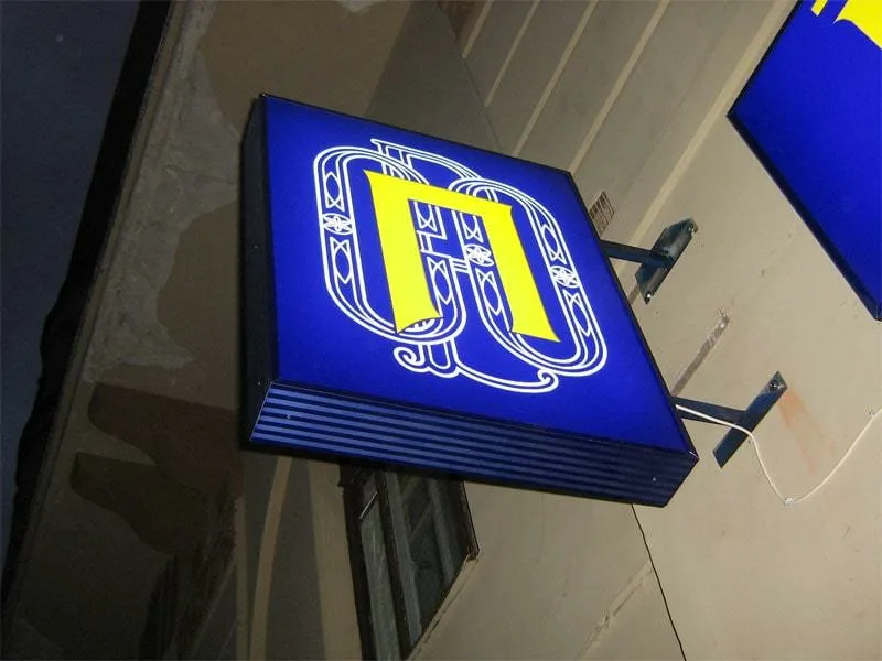 Thi Công Bảng Hiệu Hộp Đèn Mica Đẹp