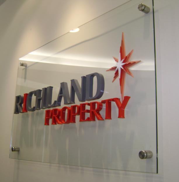 Thi Công Bảng Hiệu Công Ty Bằng Mica Đẹp