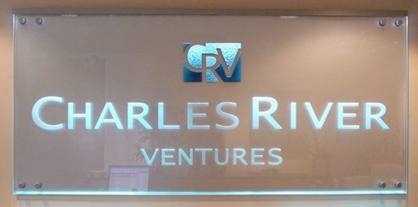 Thi Công Bảng Hiệu Công Ty Bằng Mica Đẹp