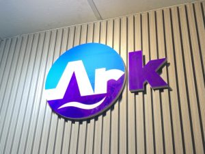 Thiết Kế Bảng Hiệu Công Ty Bằng Mica Đẹp