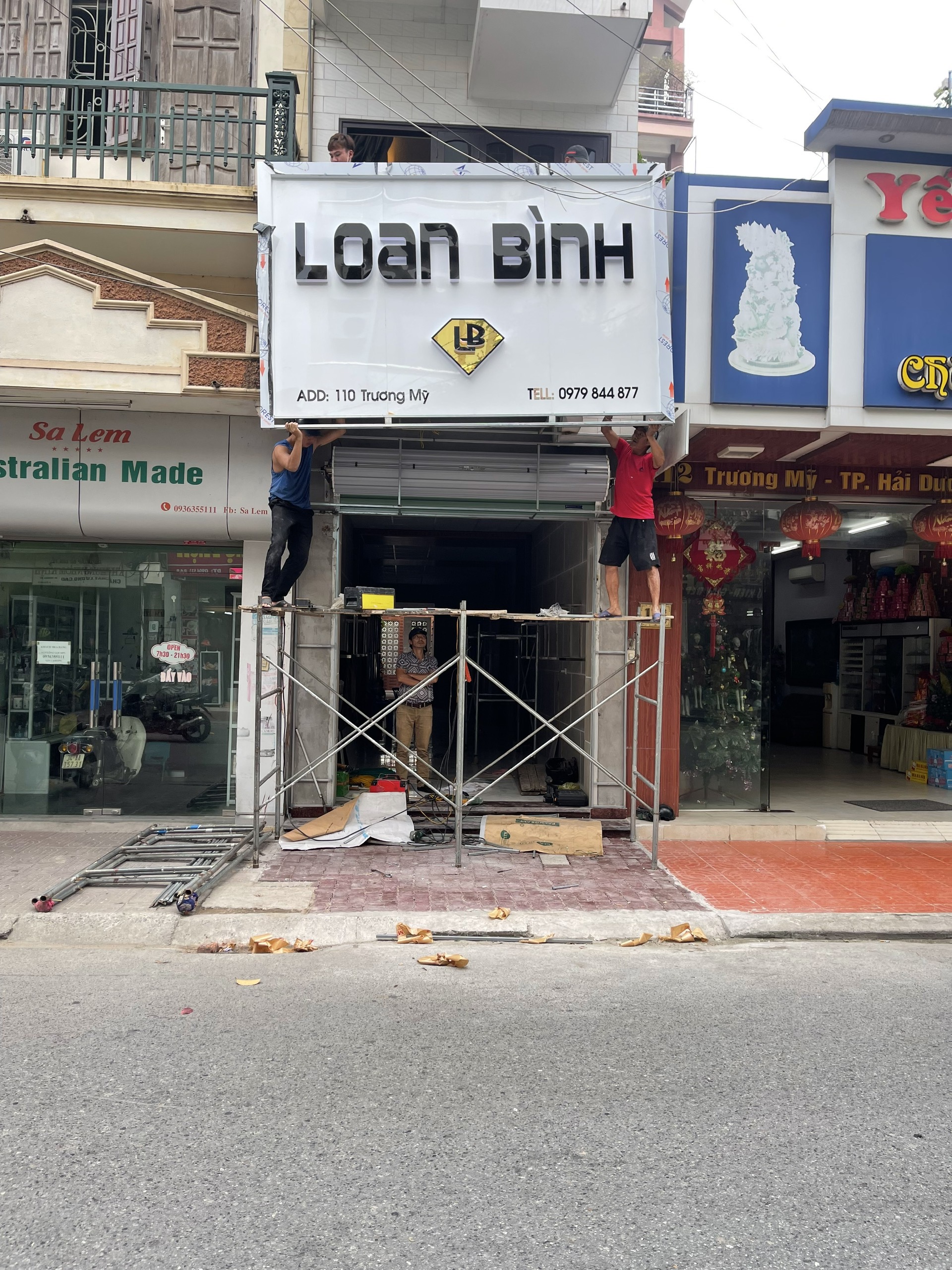 Thi Công Biển Quảng Cáo Shop Thời Trang Đẹp