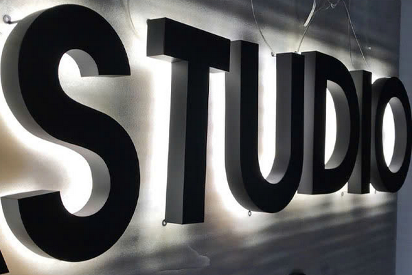 Thi Công Biển Quảng Cáo Chữ Inox