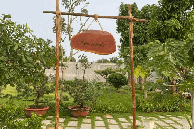 Thi Công Bảng Hiệu Bằng Gỗ