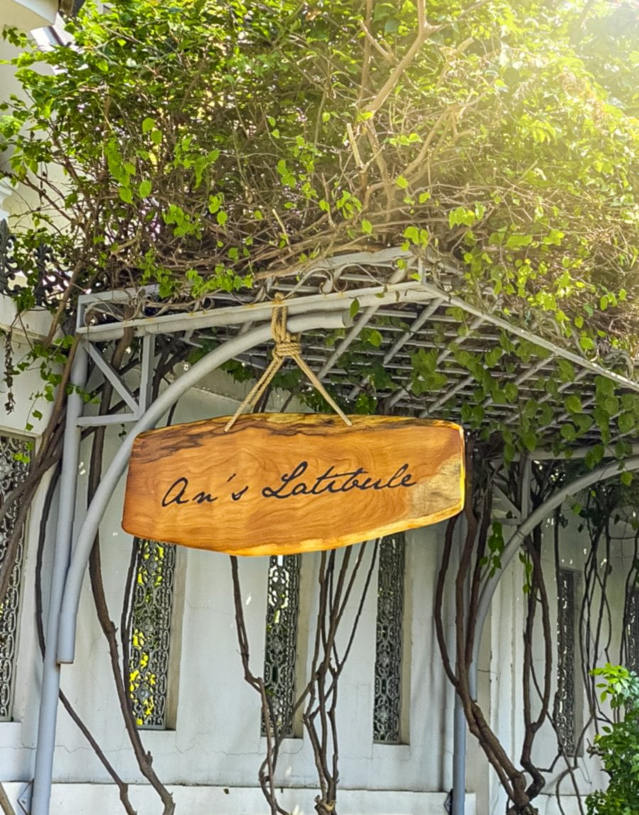 Thi Công Bảng Hiệu Bằng Gỗ