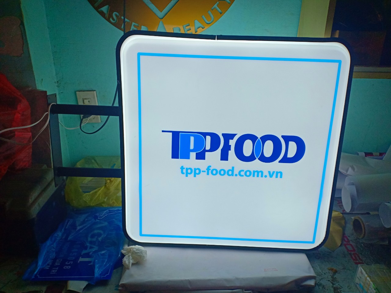 Thi Công Hộp Đèn Hút Nổi Đẹp