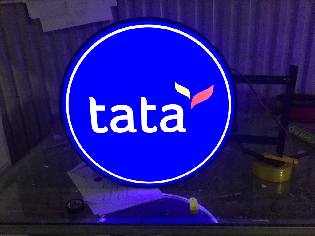 Thi Công Hộp Đèn Hút Nổi Đẹp