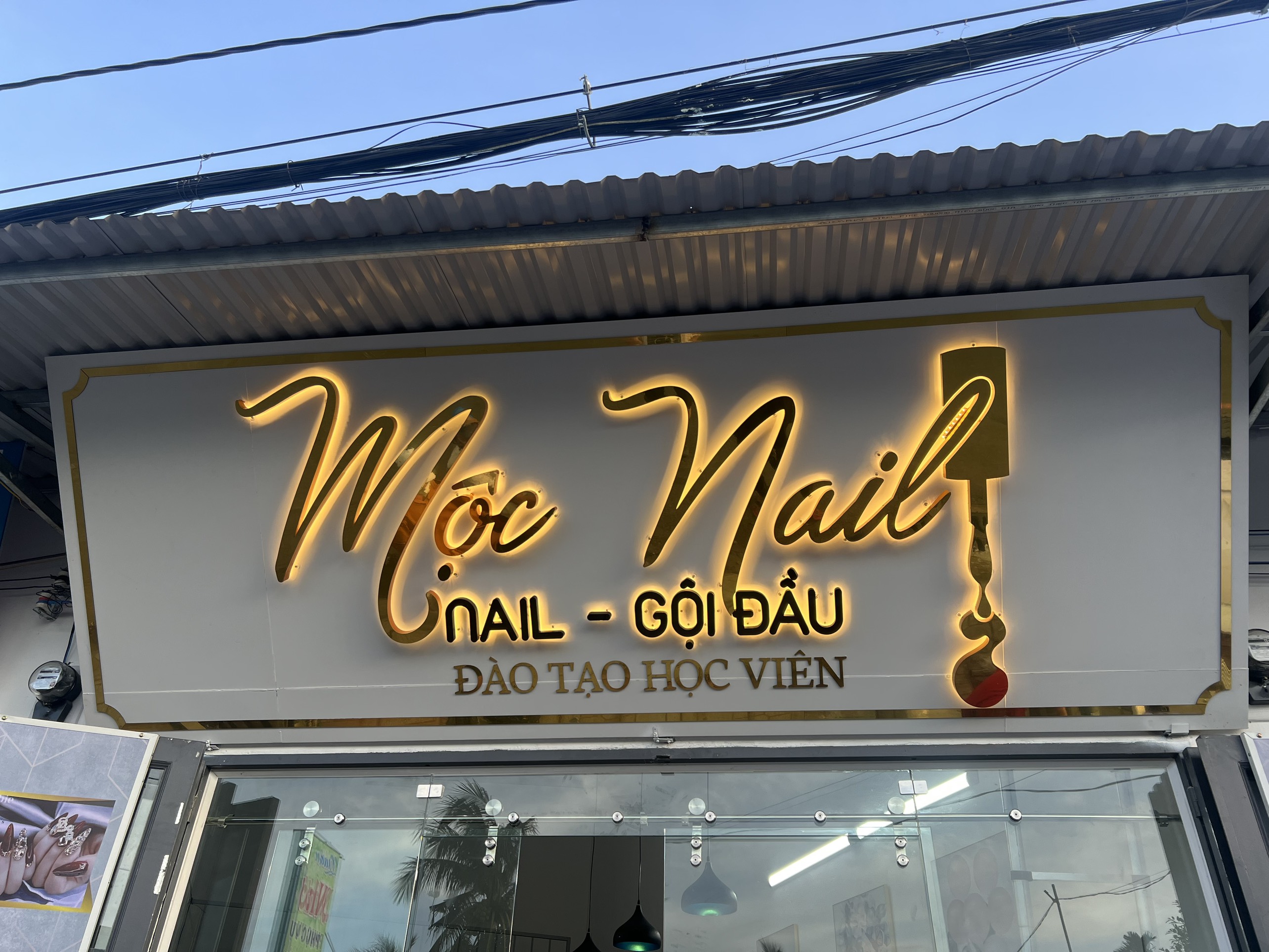 Thi Công Bảng Hiệu Salon Tóc Đẹp