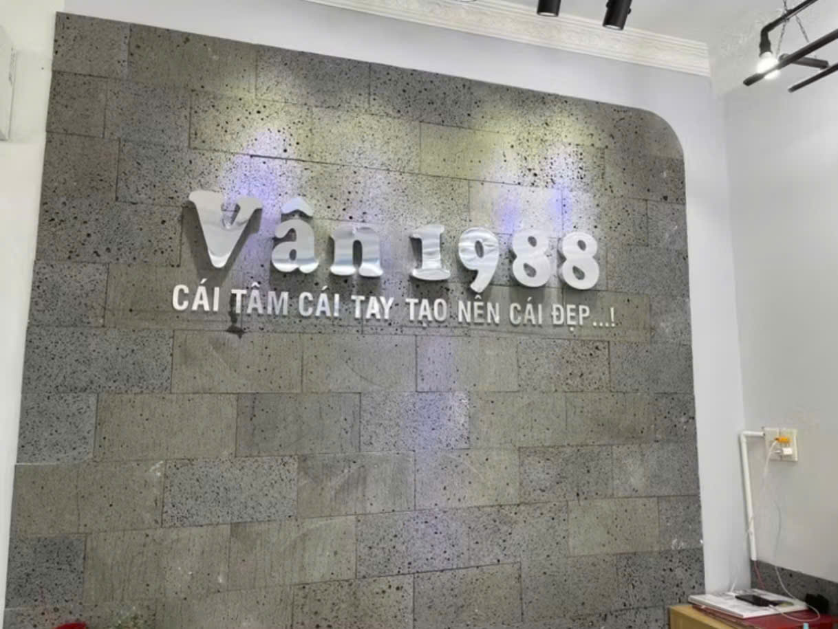 Mẫu Biển Hiệu Cửa Hàng Quần Áo Đẹp Năm 2026