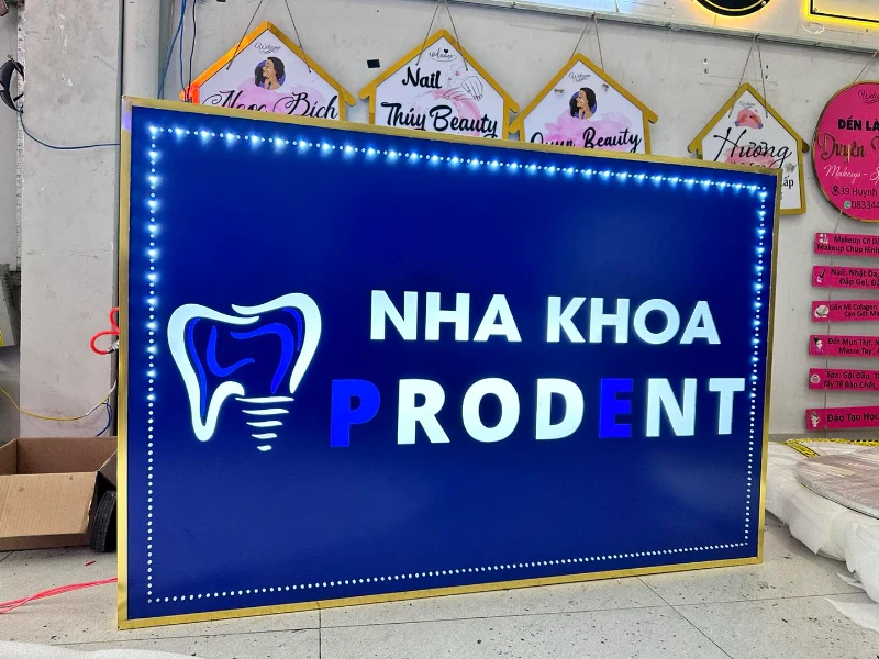 Thi Công Bảng Hiệu Nha Khoa Chuyên Nghiệp