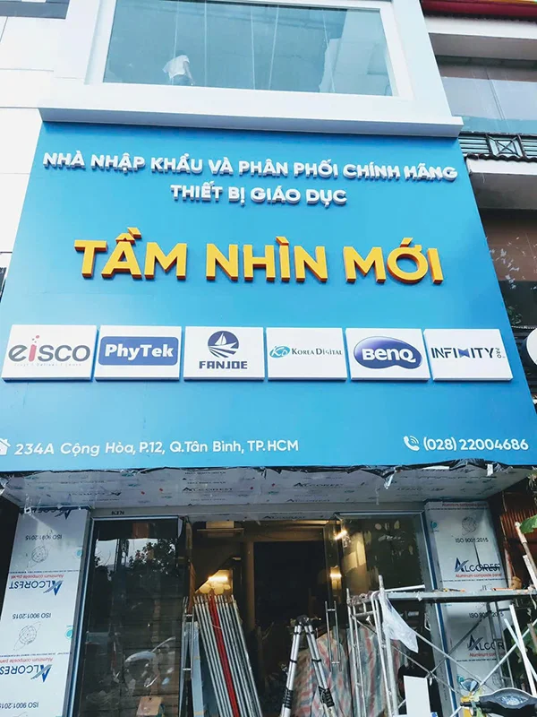 Thi Công Bảng Hiệu Alu Chữ Nổi Inox Chuyên Nghiệp