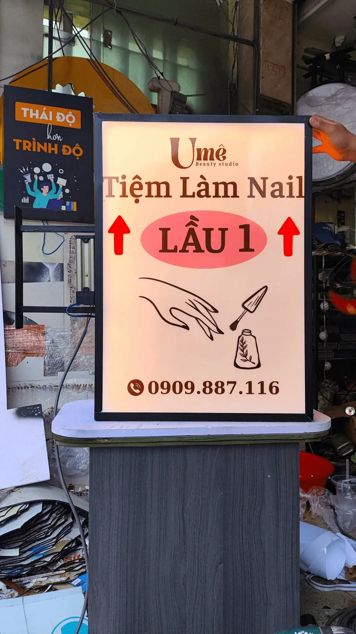 Mẫu Hộp Đèn Quảng Cáo Mica Đẹp
