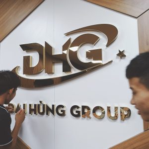Thiết kế biển hiệu chữ nổi inox vàng đẹp