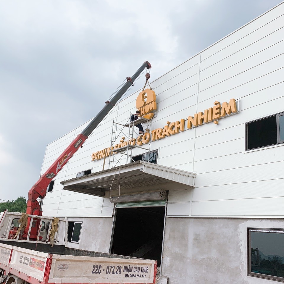Thi Công Biển Hiệu Alu Chữ Nổi Inox