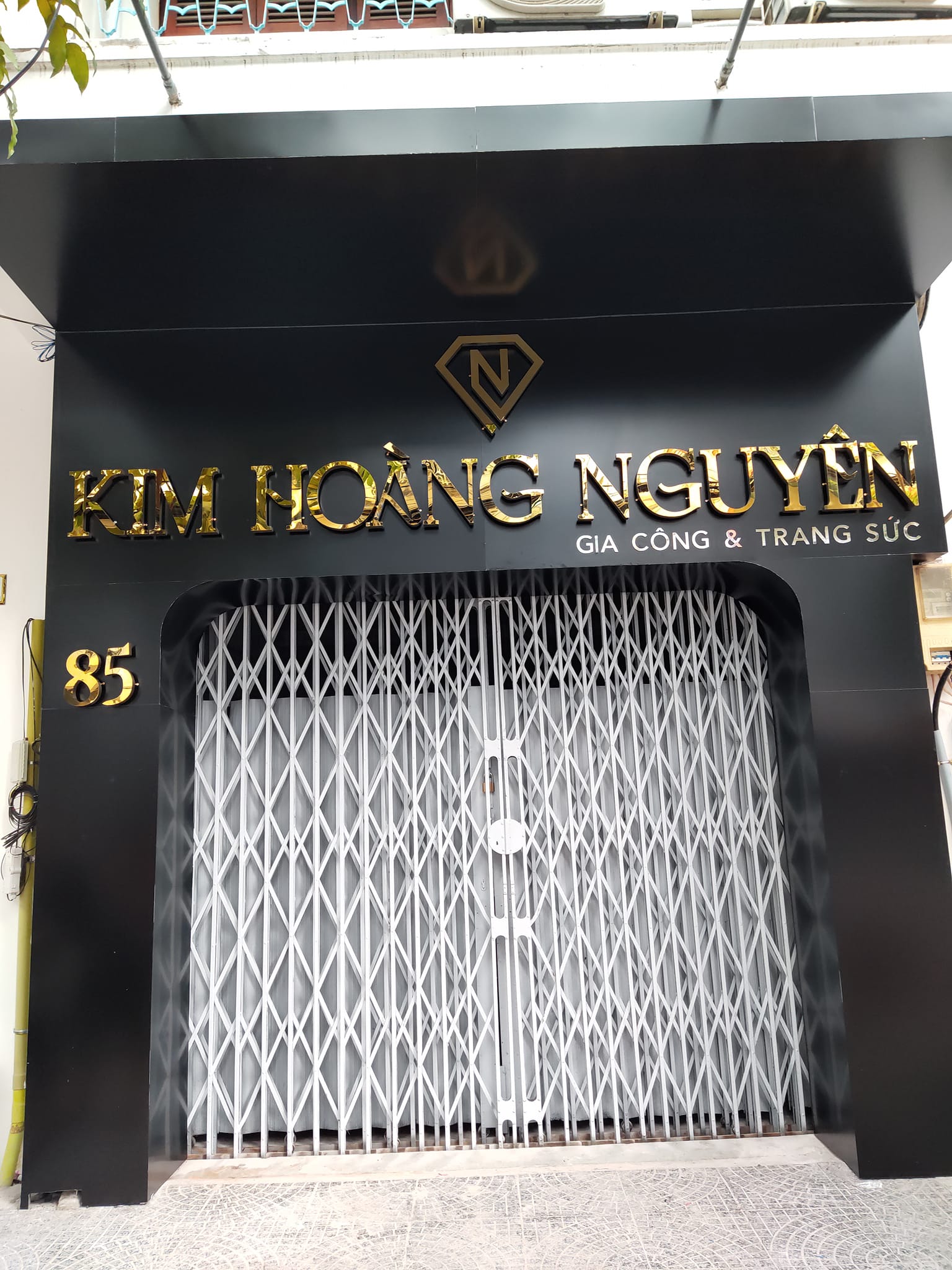 Thiết Kế Biển Hiệu Alu Chữ Nổi Inox