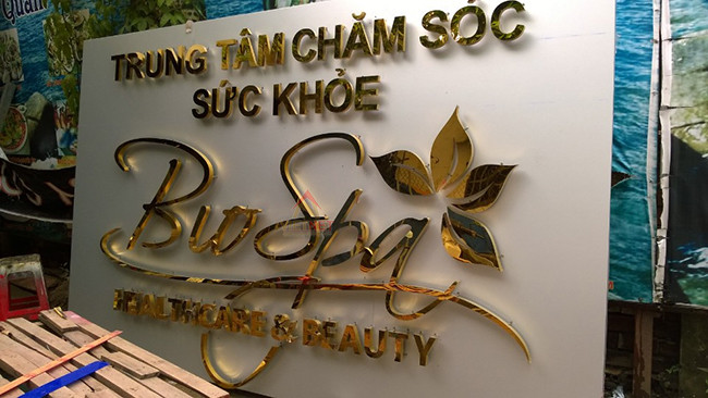 Biển Hiệu Alu Chữ Nổi Inox Vàng