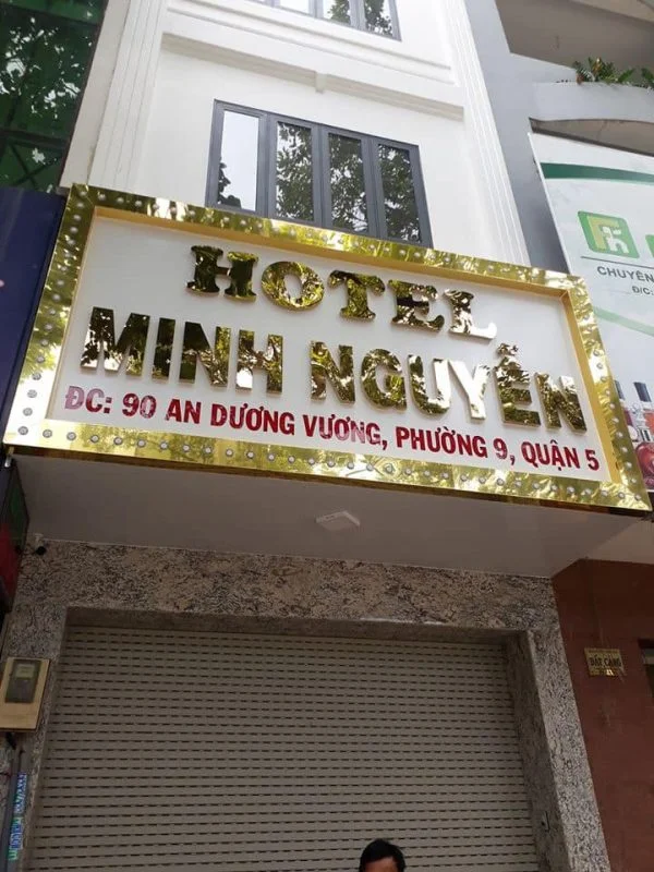 Mẫu Biển Hiệu Alu Chữ Nổi Inox Vàng Đẹp Năm 2026