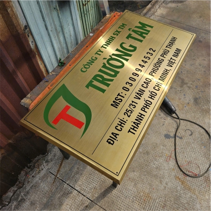 Thi Công Bảng Inox Ăn Mòn Đẹp