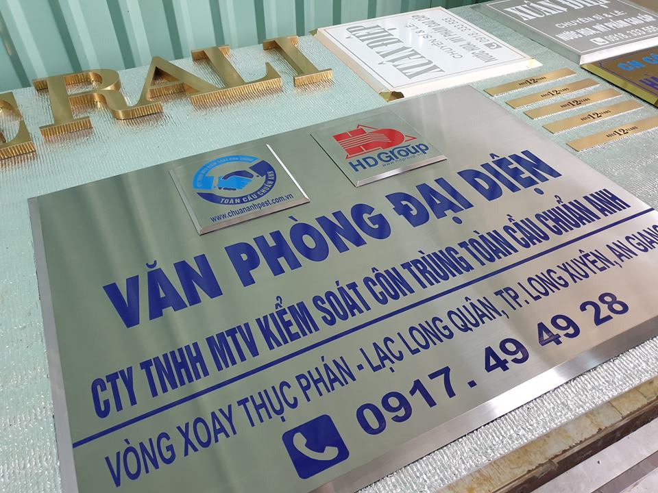Mẫu Bảng Inox Ăn Mòn Đẹp