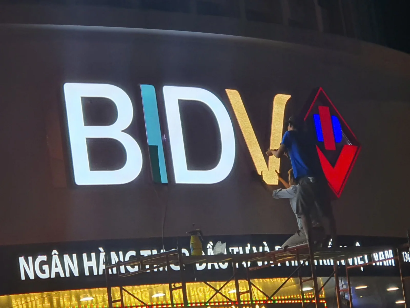 Mẫu Bảng Hiệu Chữ Nổi Mica LED Đẹp
