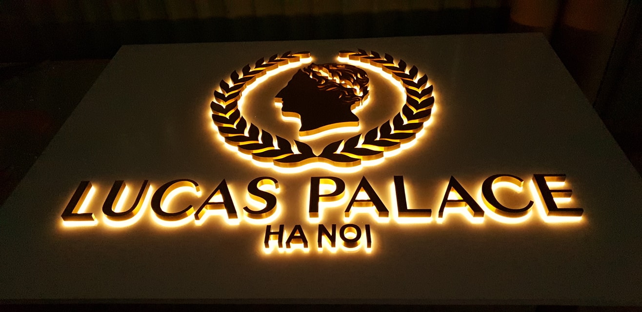 Thi Công Logo Chữ Nổi Mica Đẹp