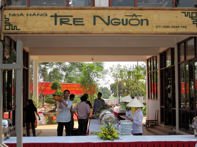 Thi Công Bảng Hiệu Nhà Hàng Đẹp
