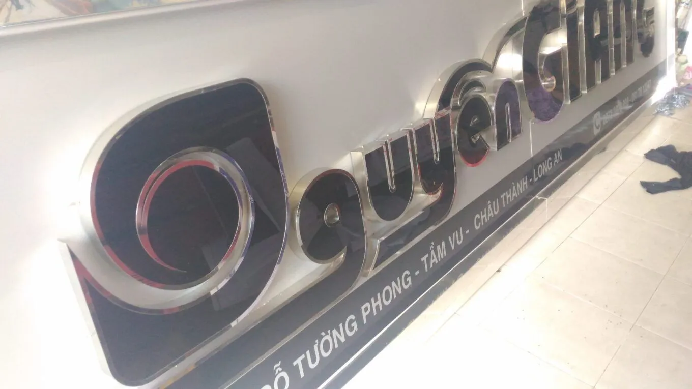 Mẫu Bảng Hiệu Chữ Nổi Inox Trắng Xước Đẹp