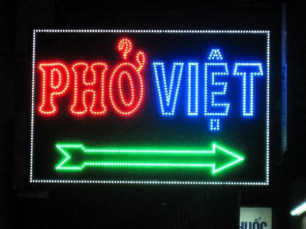 Thi Công Bảng Hiệu Đèn LED Đẹp