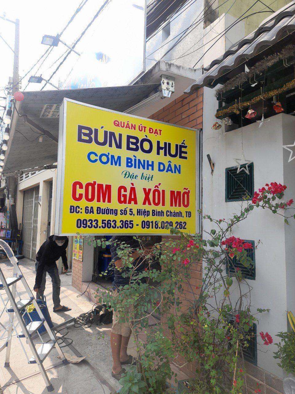 Thi Công Hộp Đèn Quảng Cáo Treo Tường Đẹp