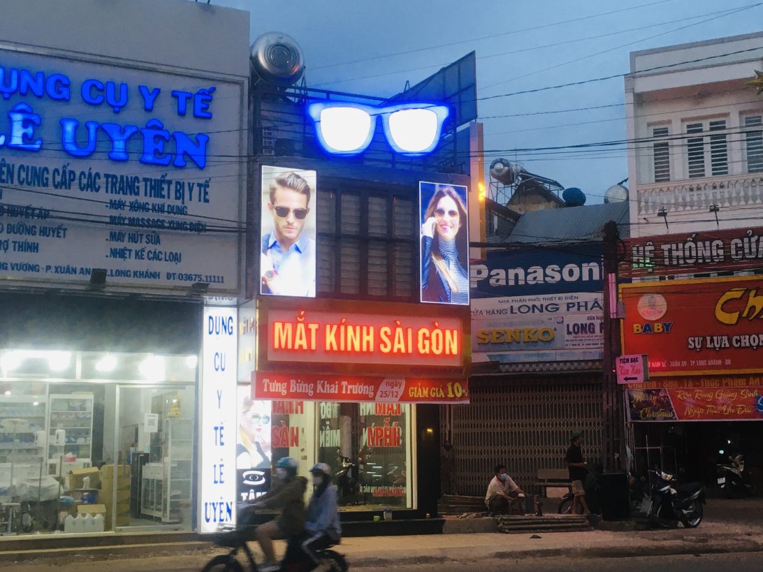 Mẫu Hộp Đèn Quảng Cáo Treo Tường Đẹp