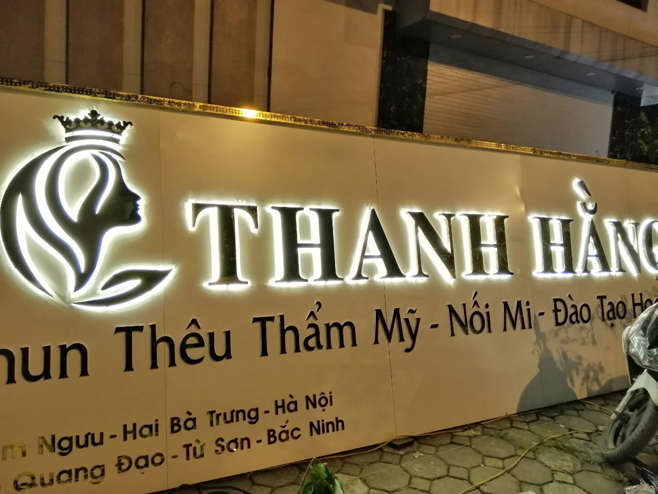 Mẫu Biển Chữ Nổi Sáng Chân Đẹp
