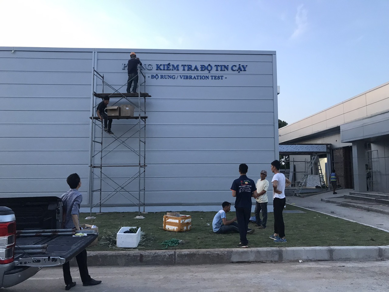 Thi Công Bảng Hiệu Kho Xưởng Đẹp