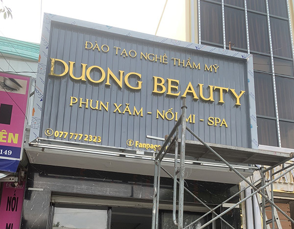 Thi Công Bảng Hiệu Tôn Sóng Đẹp