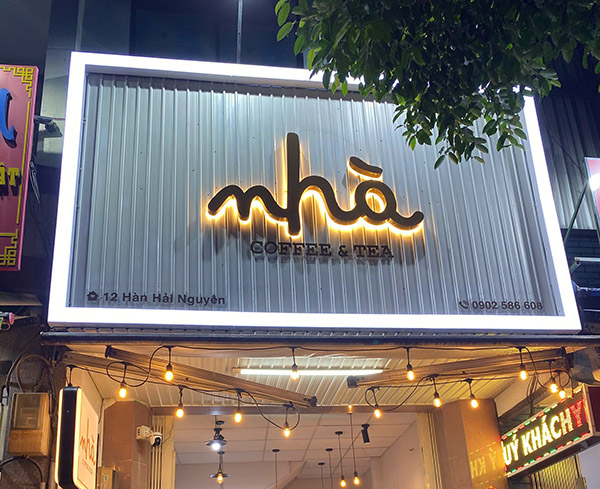 Thi Công Bảng Hiệu Tôn Sóng Đẹp