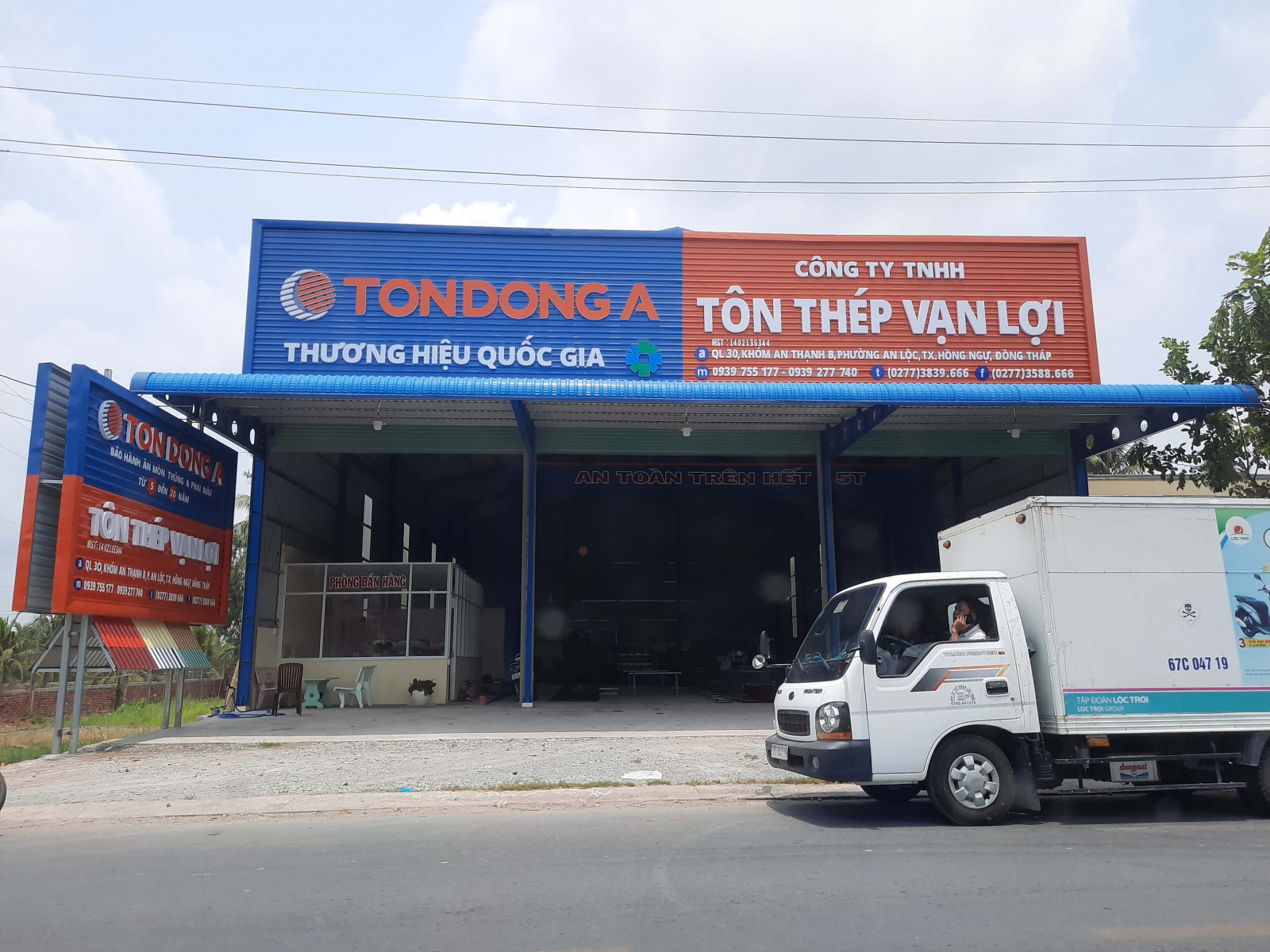 Thi Công Bảng Hiệu Tôn Sóng Đẹp