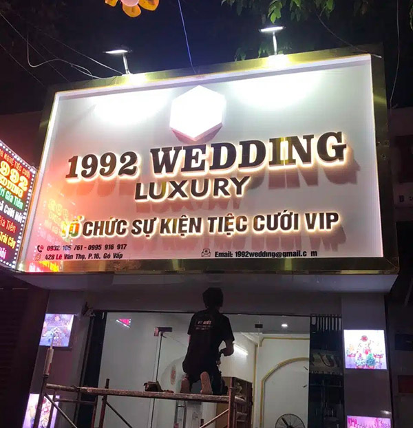 Thi Công Bảng Hiệu Studio Đẹp