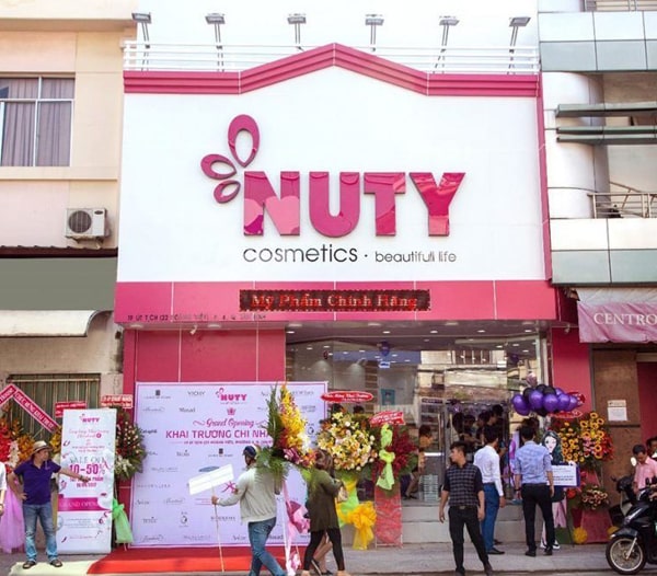 Thiết Kế Bảng Hiệu Shop Mỹ Phẩm Đẹp