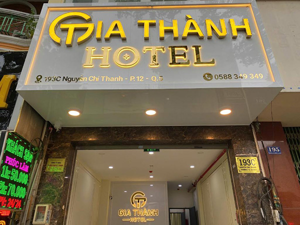 Thiết Kế Bảng Tên Khách Sạn Đẹp